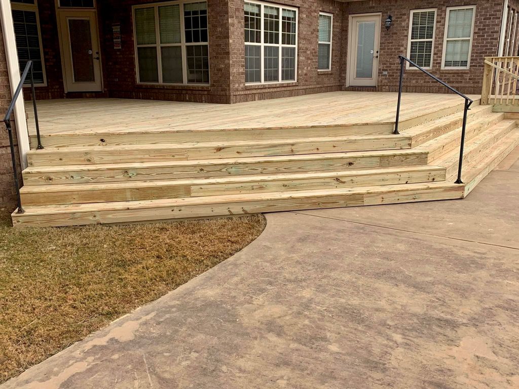 Custom backyard deck built by Hunter Exteriors serving Ooltewah Tennessee